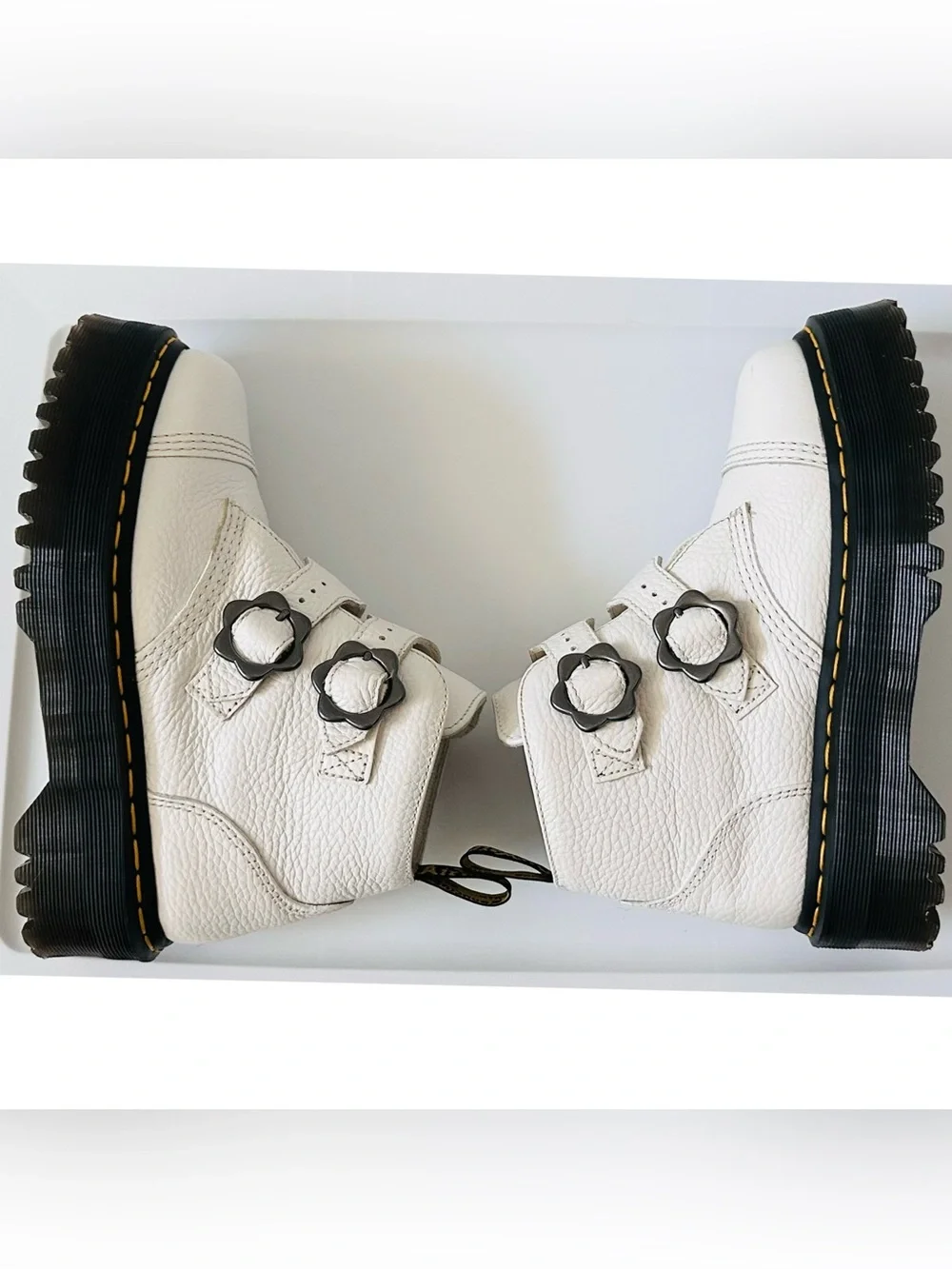 Dr. Martens Devon Flower White Leather Platform Boots Women’s US 8 NEW